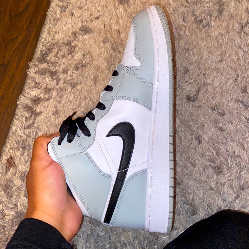 Jordan - 1 Mid Light Smoke Grey Air Jordans
